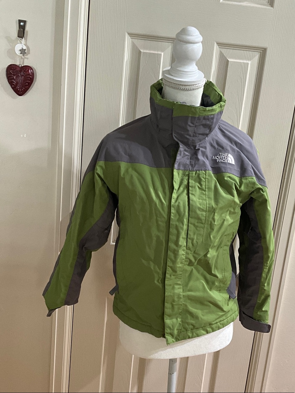 THE  NORTH FACE BOYS JACKET